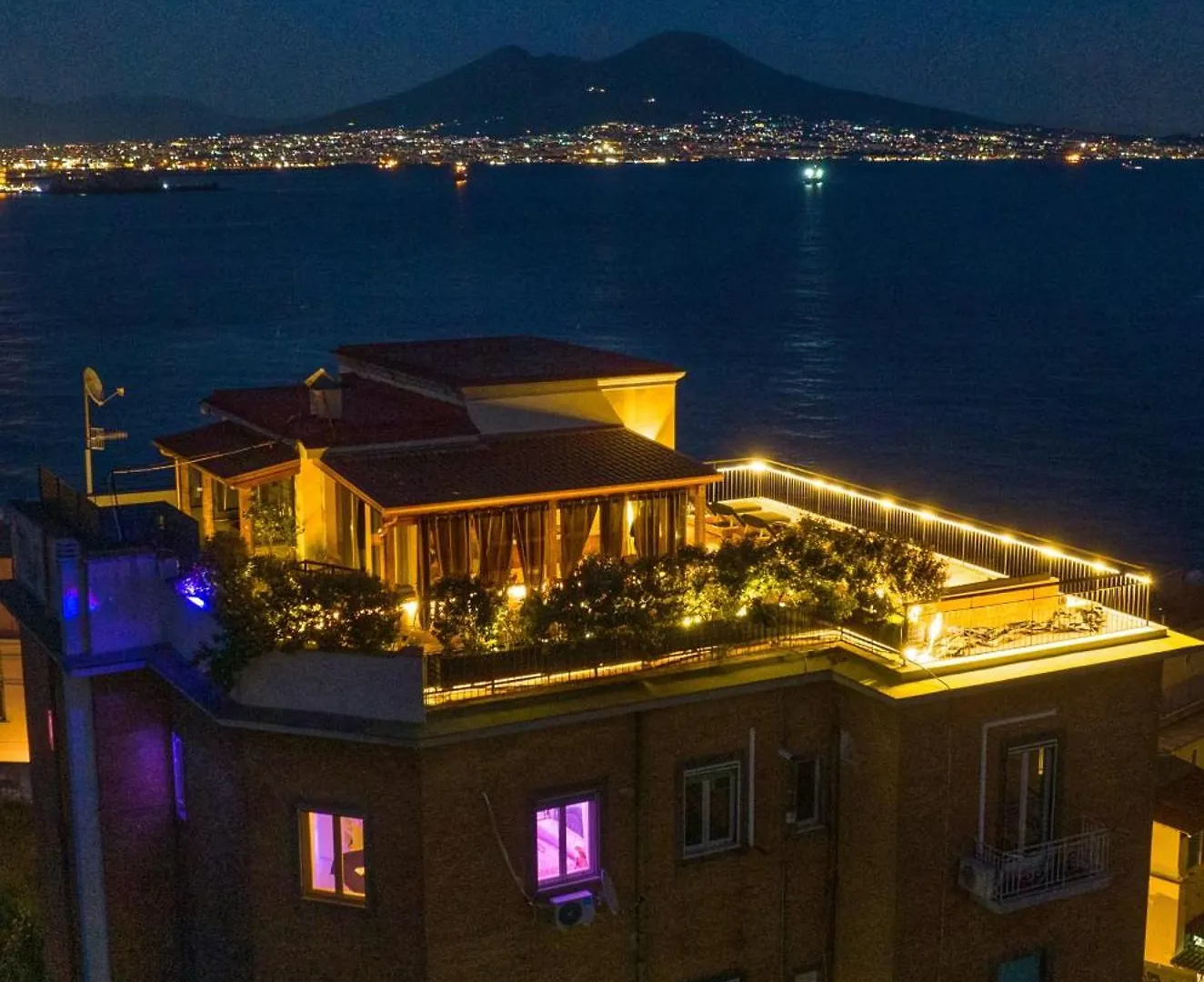 Suite 298 Naples