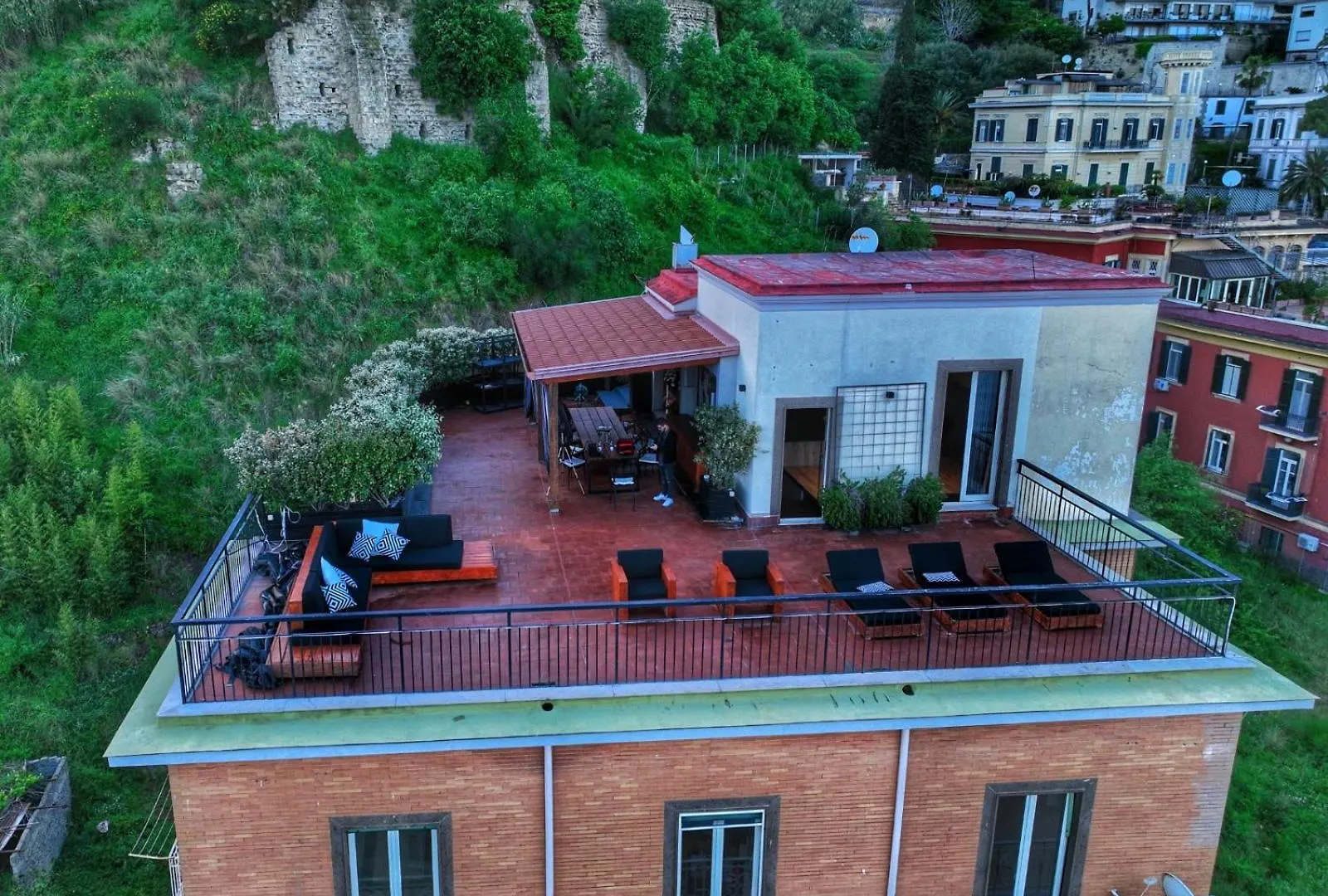 Suite 298 Naples